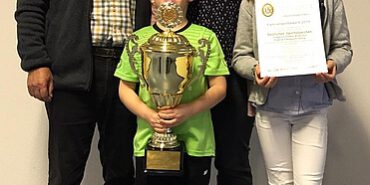 20200313_Sportabzeichen_Ehrung_Familie_Fahlbusch_Hotze_371x560
