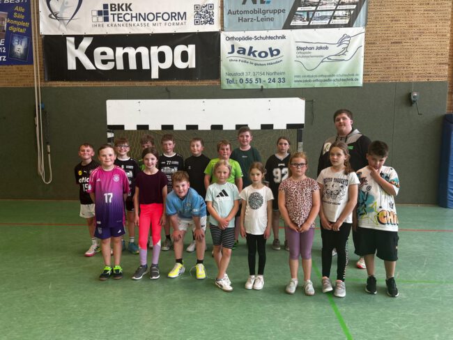 Gruppenfoto_Ferienprogramm_Wurfspiele